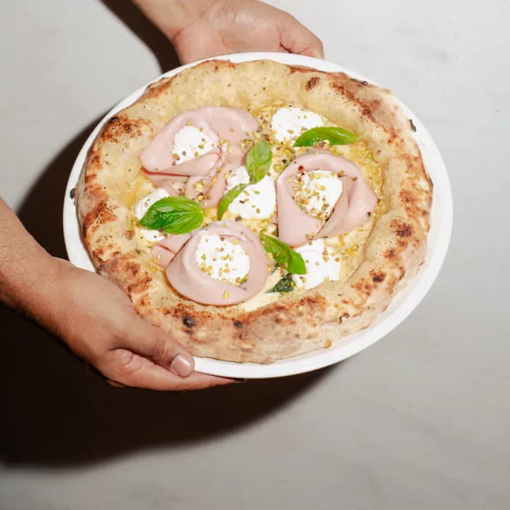 Pizza Sonata tenue à deux mains